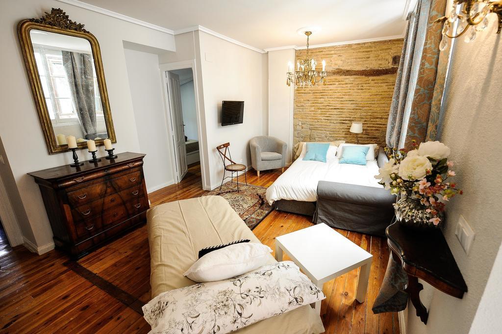 Heart Of Pamplona Apartments II By Clabao Room photo